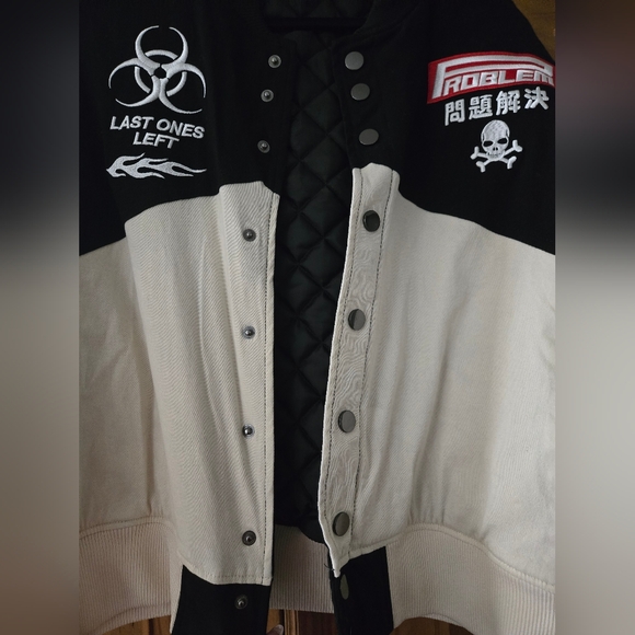 PacSun Black Jacket with Red Accent - Picture 6 of 12